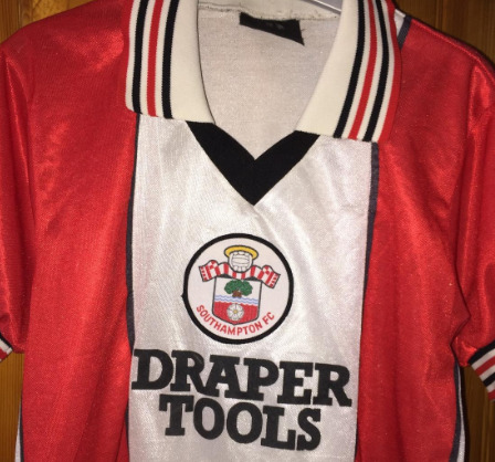 Glorie in Rood en Wit: Het Iconische 1984 Southampton FA Cup Shirt