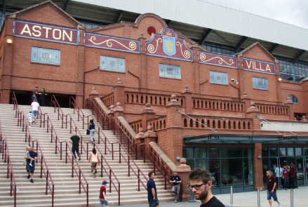 Van Europees Droom naar Premier League Nachtmerrie: Aston Villa’s Strijd