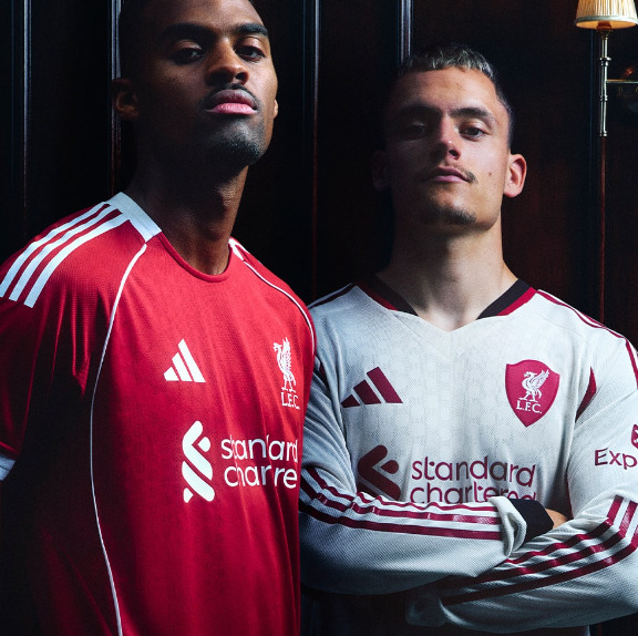 Liverpool thuis- en uittenue voor 2025-26
