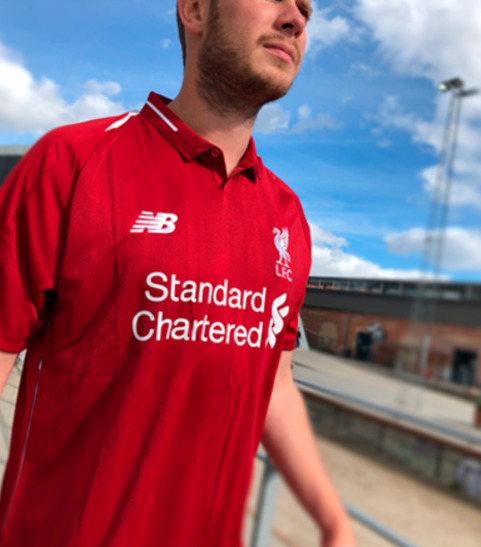 Waarom is het Liverpool shirt rood?